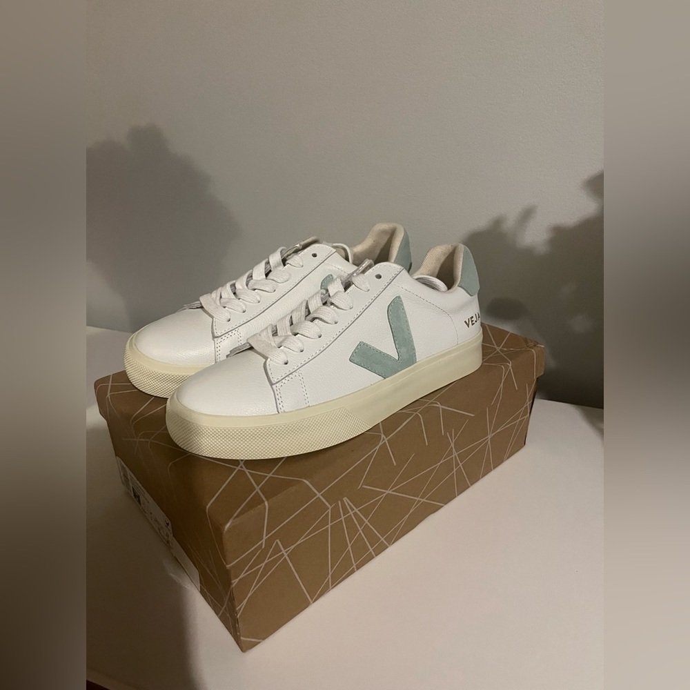 Brand New Veja Campo Women's Sneakers size 8